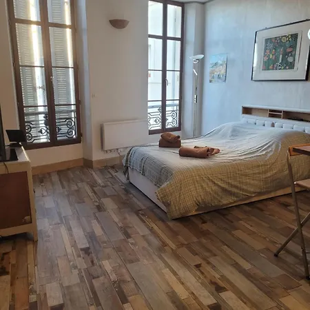 Agreable Au Coeur Du Quartier Historique Apartment